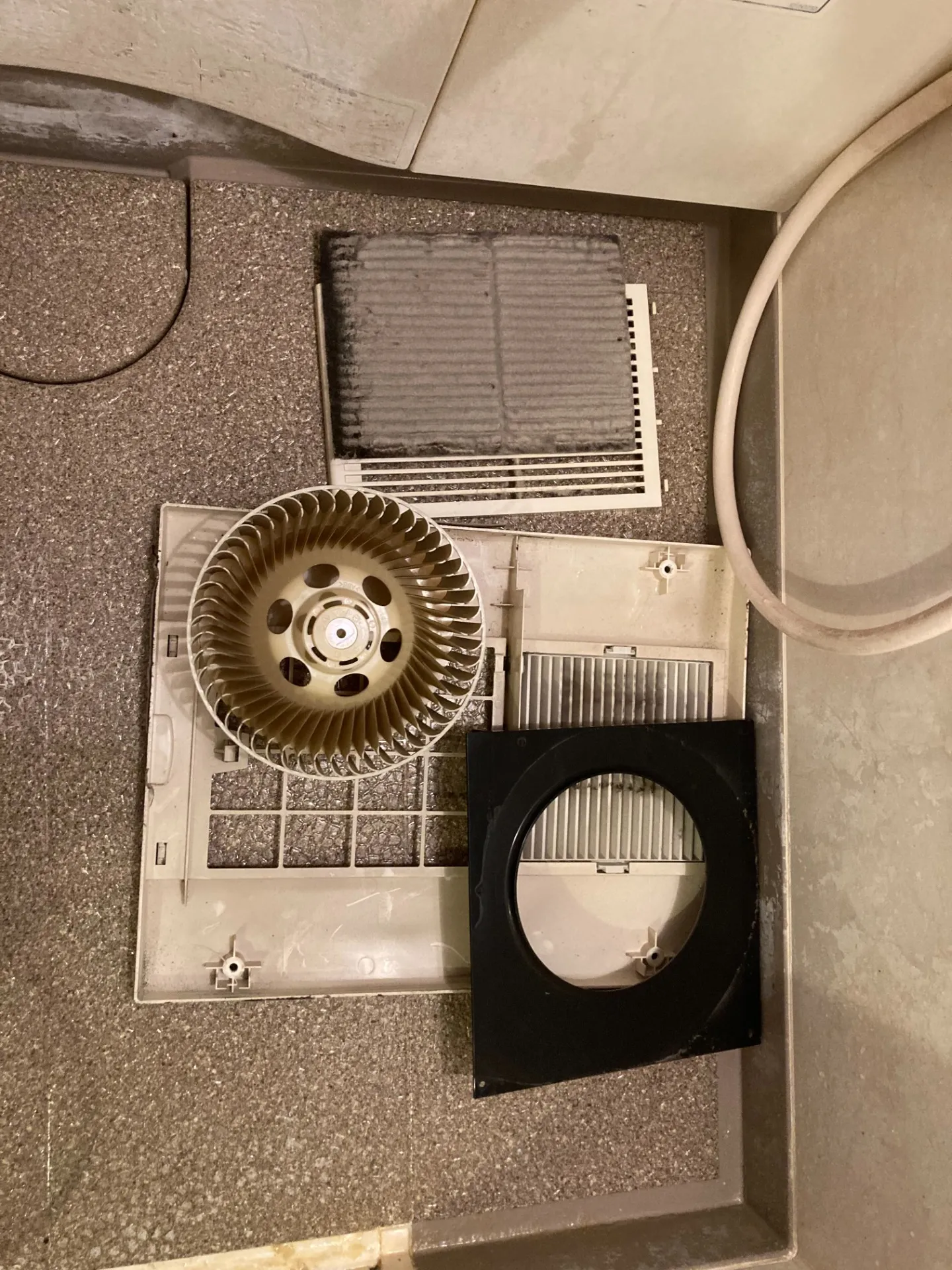 【北九州市小倉南区】浴室乾燥機分解洗浄